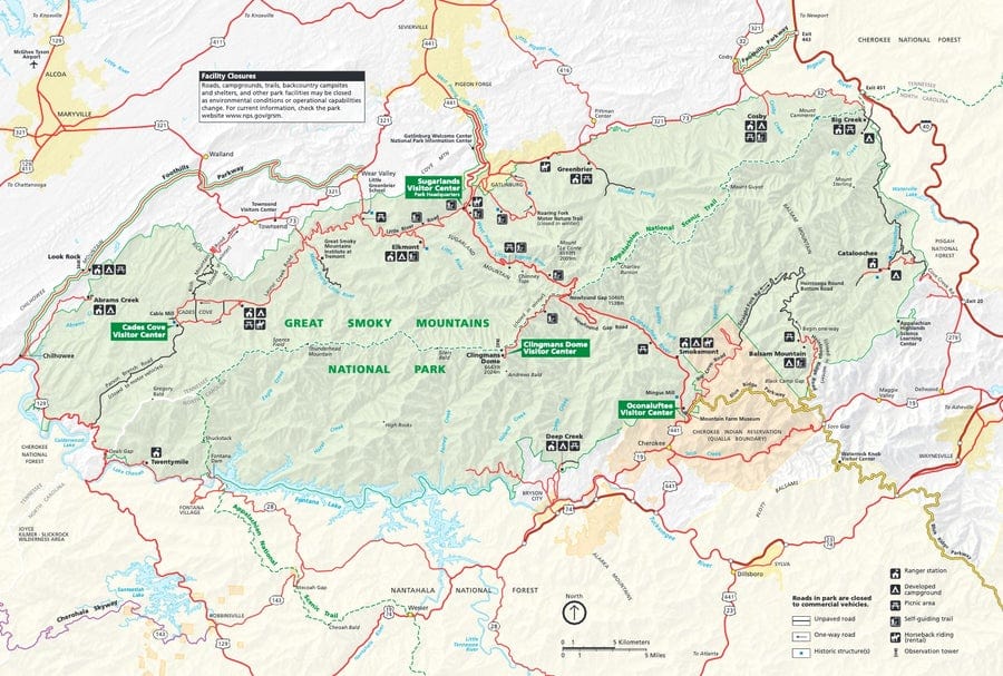 Map of Great Smoky Mountains National Park showing trails, park boundaries, main roads, campgrounds, visitor centers, and nearby towns. Key park sites like Clingmans Dome and Cades Cove are labeled.